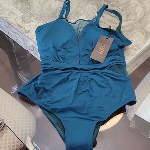 aleefa tummy control new Swimsuit  Size Small